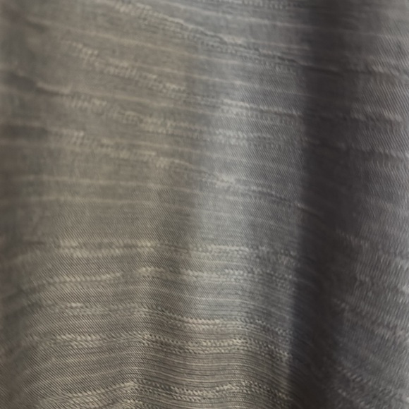 This is an attractive polo style men’s shirt in large - Picture 3 of 4